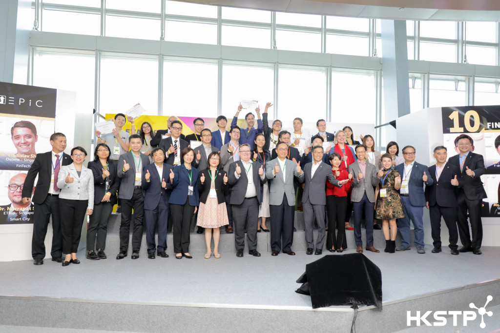 開幕嘉賓香港創新及科技局局長楊偉雄、香港科技園公司行政總裁黃克強，以及眾多出席嘉賓熱烈參與「電梯募投比賽2019