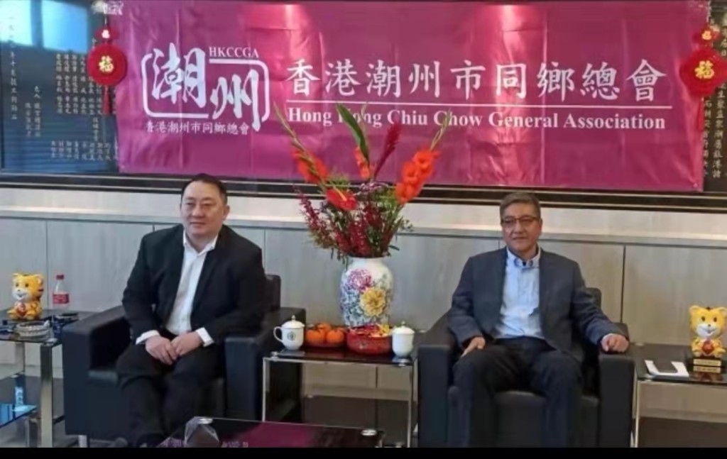 19 香港潮州市同鄉總會會長藍國浩（左）及常務副會長黃志偉（右）出席視頻座談會。