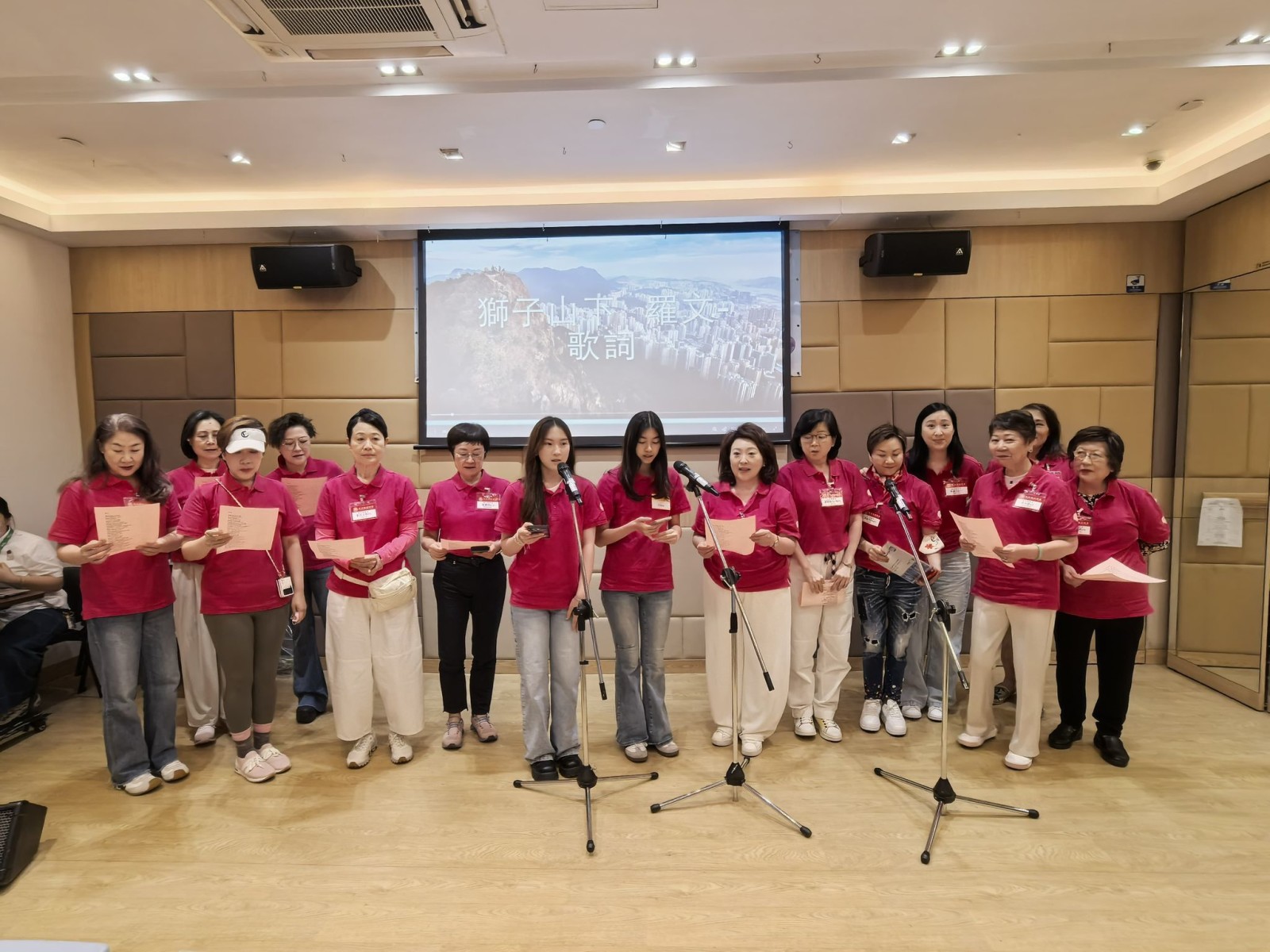 10 婦委表演合唱