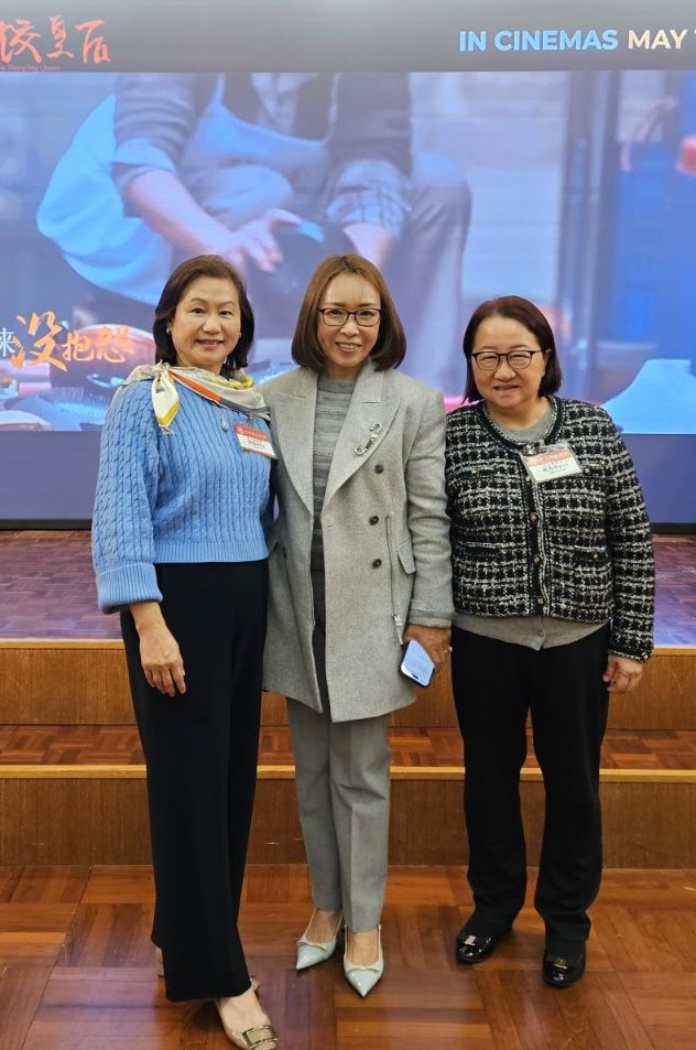 11. 商會婦委姚逸華副主任（右）、商會婦委委員姚鳳珠（左）與黃蓓女士