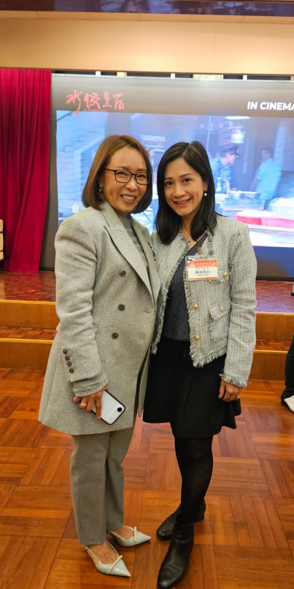 12. 汕總婦委副主任陳詠瑤（右）與黃蓓女士