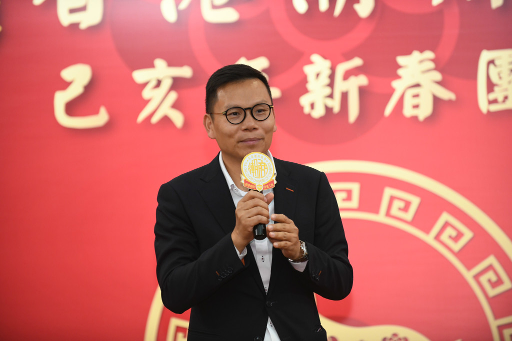 15 本會榮譽顧問、立法會議員陳恆鑌送上祝福