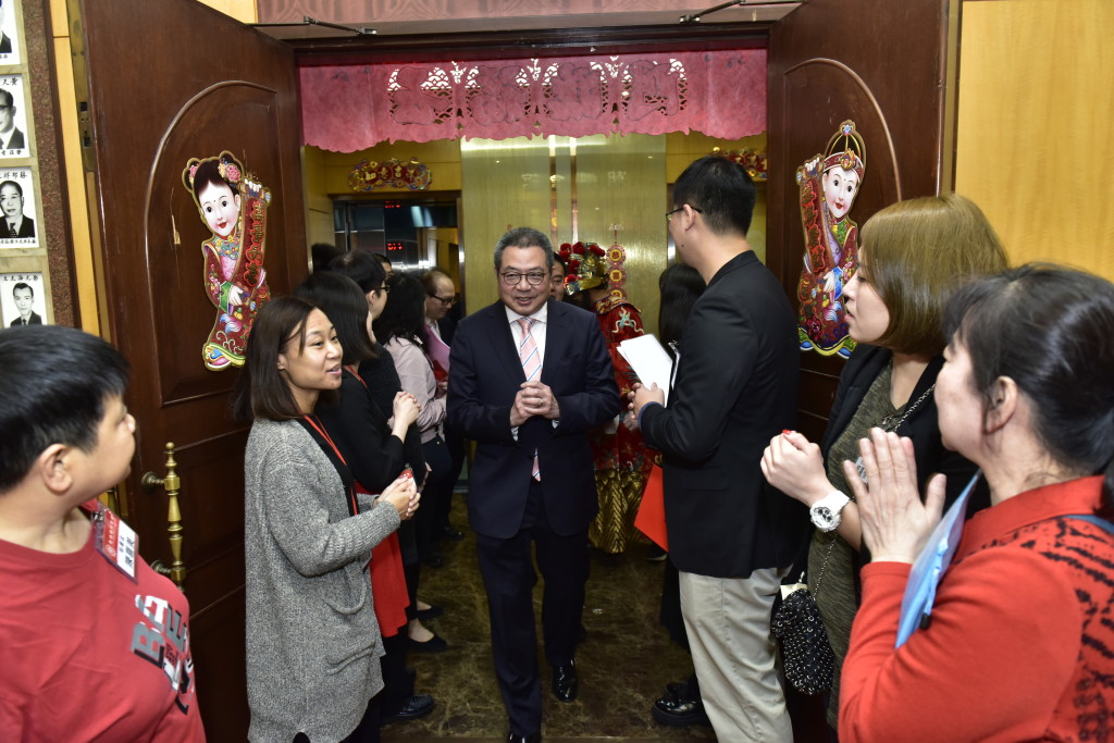 2 陳幼南永遠榮譽會長入場