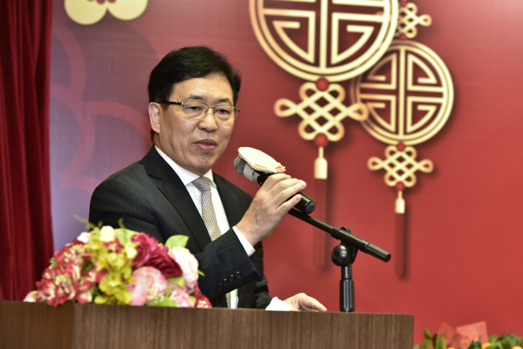 6 中央政府駐港聯絡辦港島工作部部長劉林向大家拜年