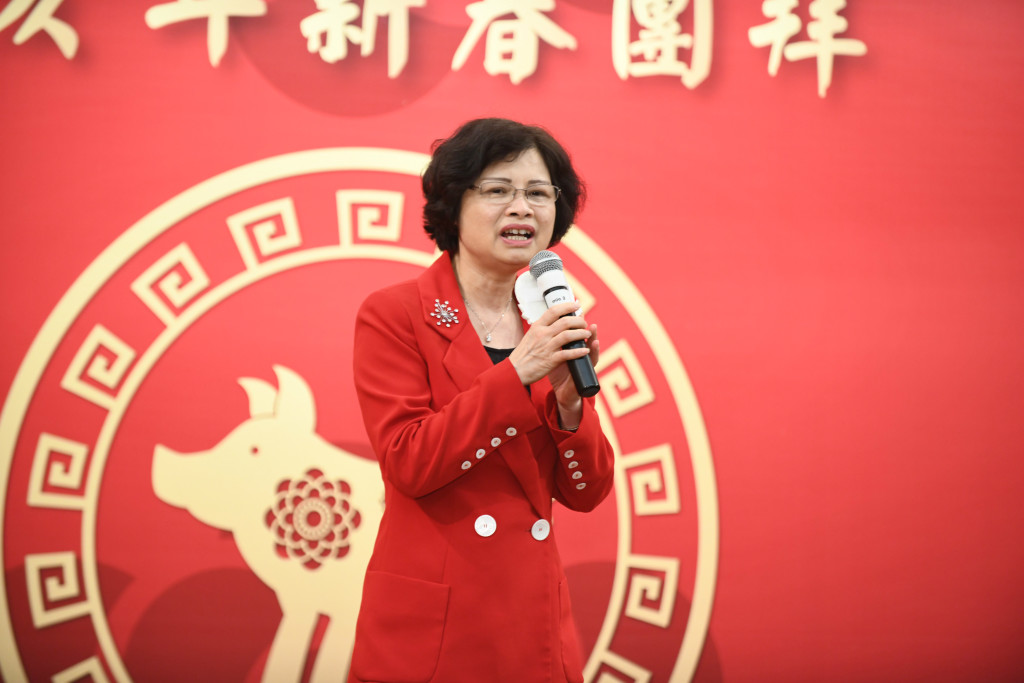 9 中央政府駐港聯絡辦新界工作部副部長楊小嬋送上祝福