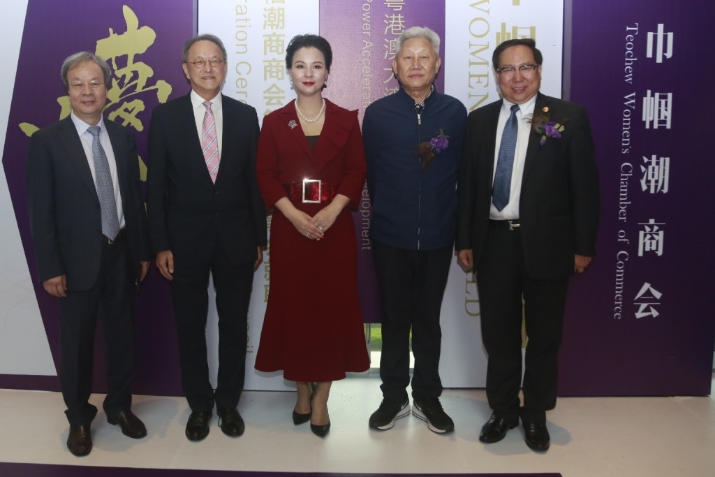 左二起：香港潮州商會會長林宣亮、深圳市潮商商會主席許少丹、廣東省統戰部原部長李統書、美國洛杉磯中華總商會主席莊佩源