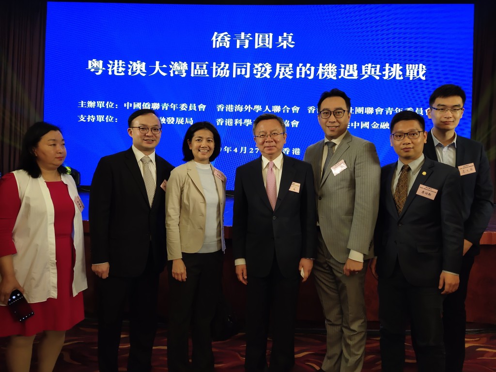 李波旁邊女士是啟明創投合夥人梁穎宇女士，這個註明一下