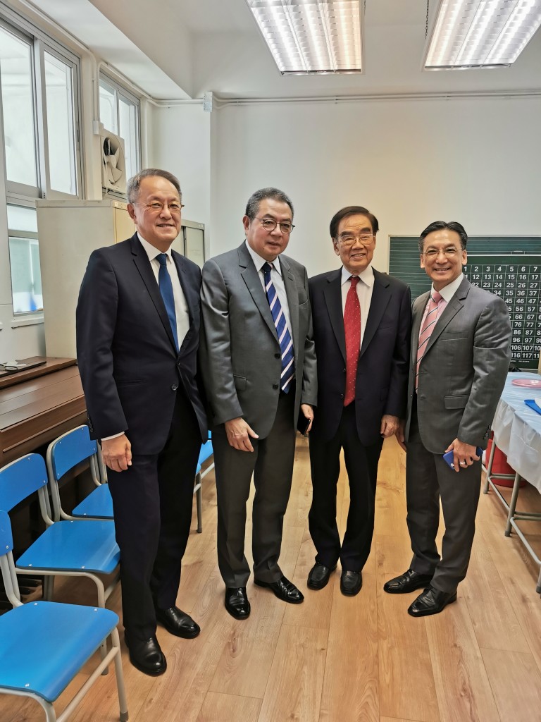 左起：會長林宣亮，永遠榮譽會長陳幼南、許學之，常務會董兼校監吳茂松
