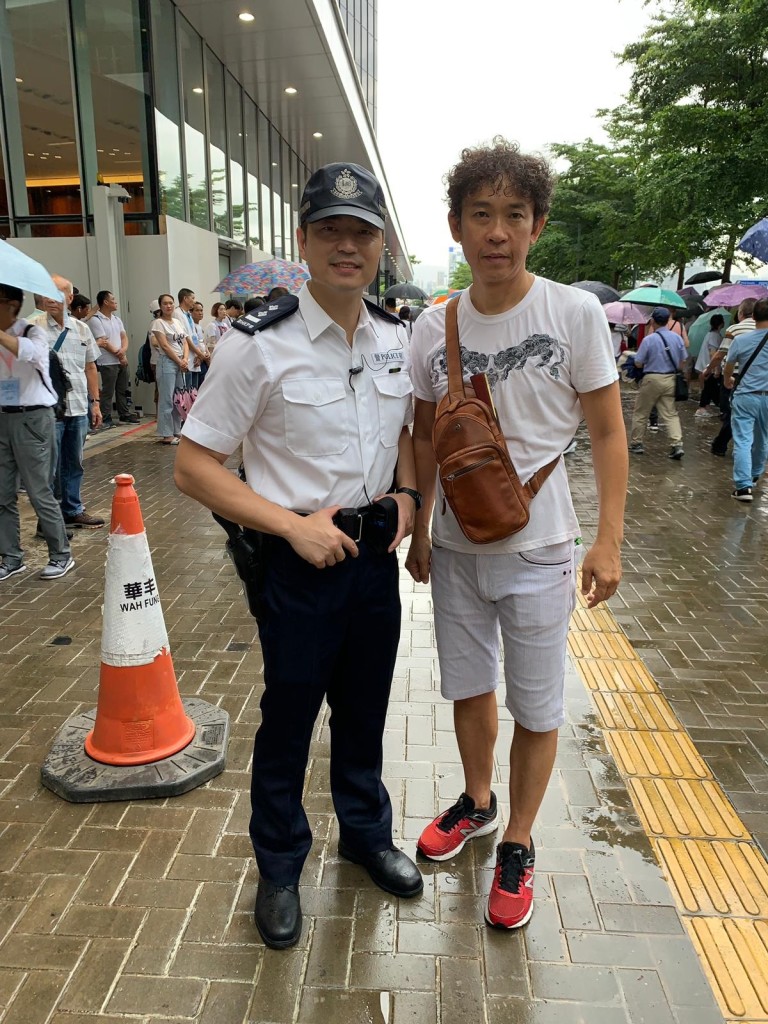 張少鵬會董與香港警察合照J