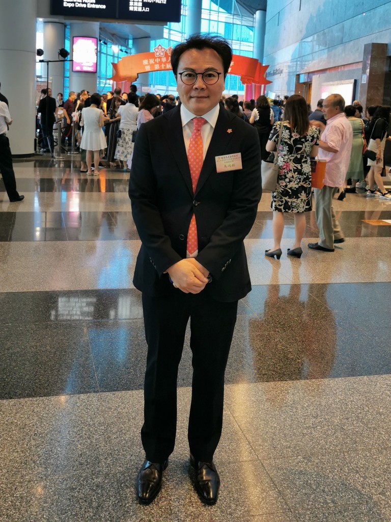 副會長馬鴻銘於會場拍照留念​
