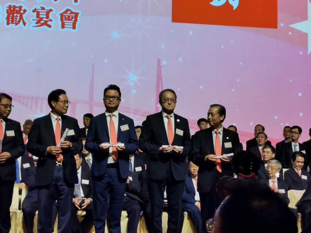 會長林宣亮接受委任狀