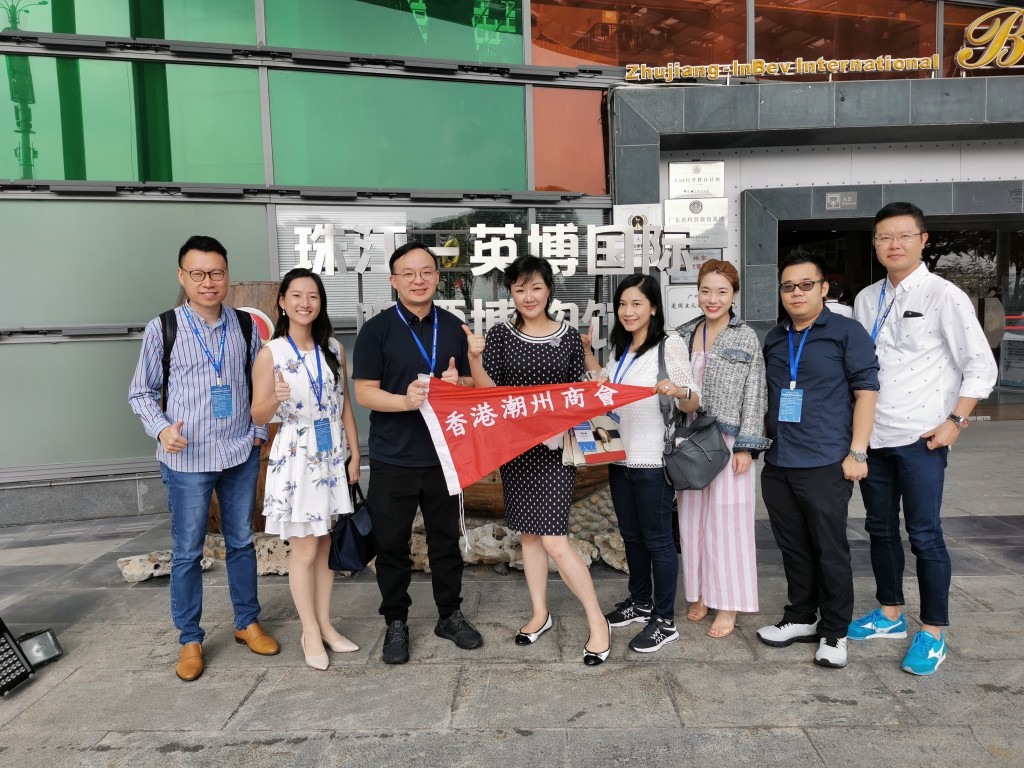本會代表團參觀珠江啤酒廠 左起：蘇偉康、林彥彤、柯家洋、鄭優美、陳詠瑤、陳益慧、杜曉祥、蔡志鵬