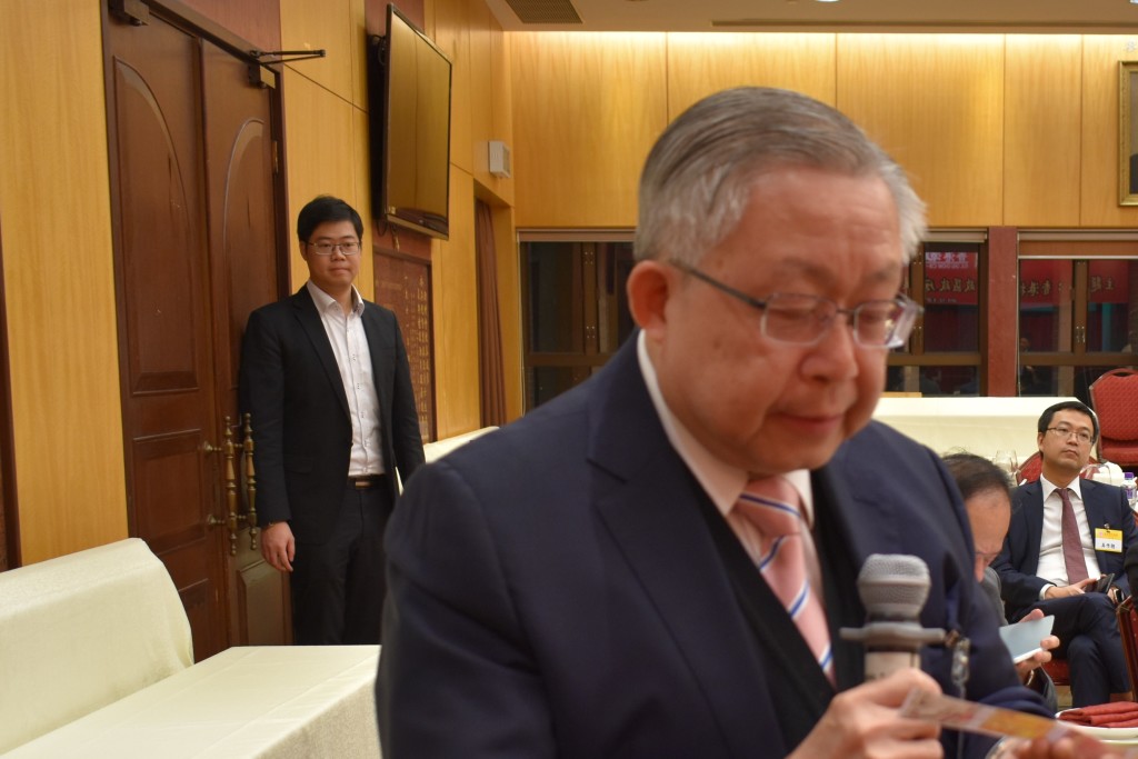 常董周卓如提問s