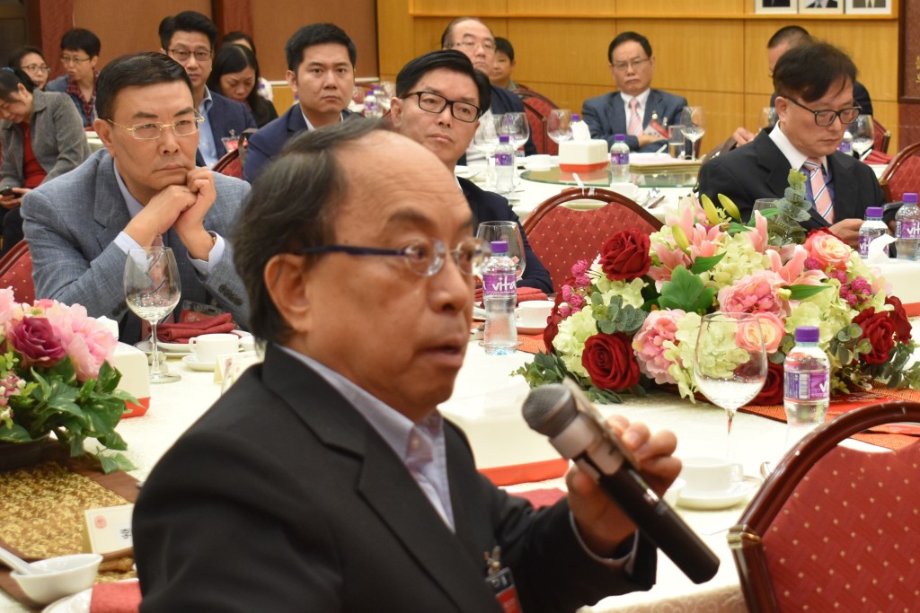 常董李焯麟提問s