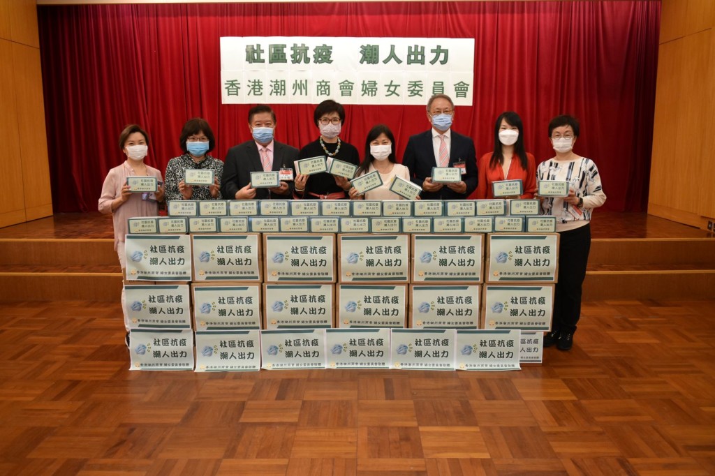 中華傳道會許大同學校潘惠萍署任校長接受口罩s