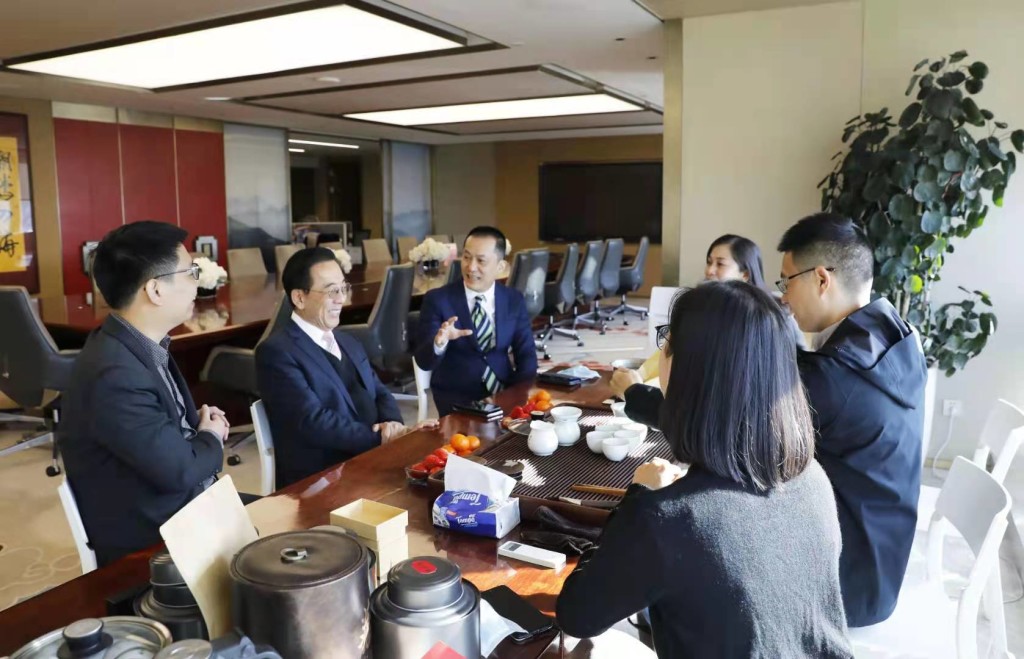 賓主雙方進行友好會談