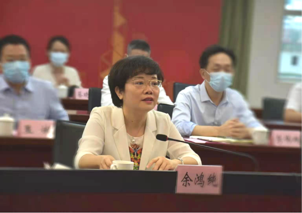余鴻純常委向香港各潮屬社團提出建議