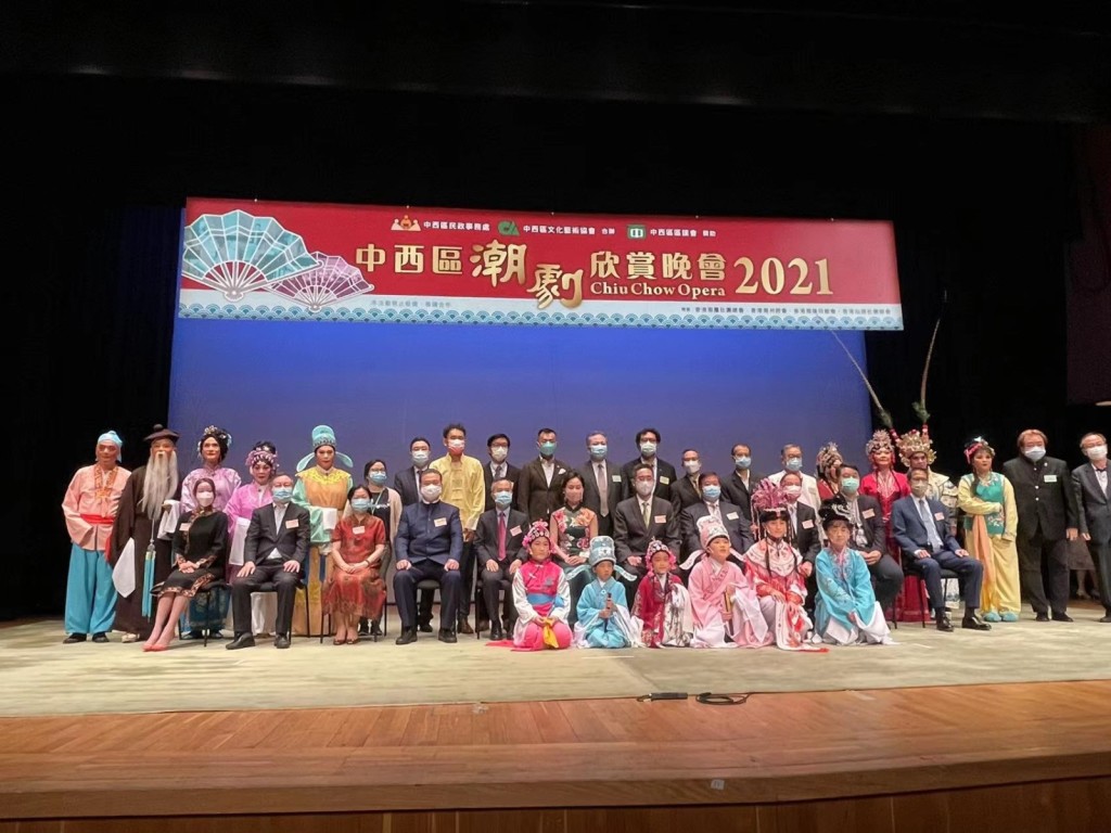 主禮嘉賓及其他嘉賓與演員合照