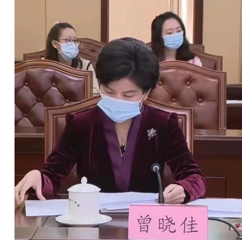 3 潮州市委常委、統戰部部長曾曉佳主持視頻座談會。
