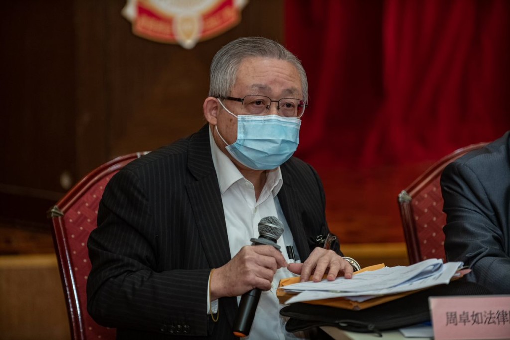 周卓如法律顧問作有關修章解說。
