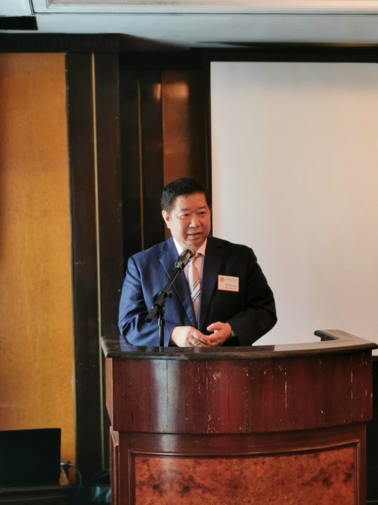 3 黃書銳會長向與會者講解為什麼要捐建紅頭船風雨亭。