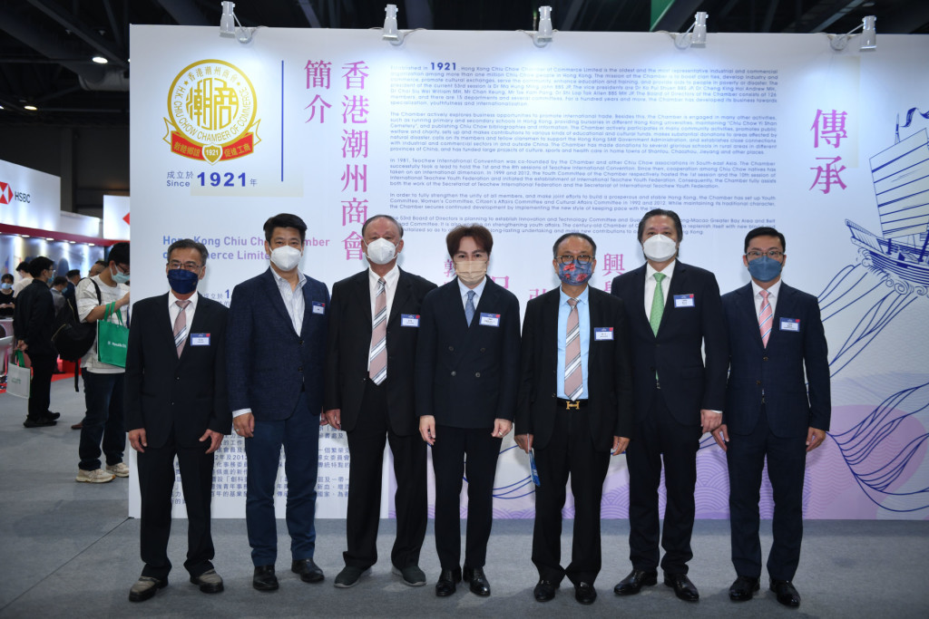 左起：李志強會董、周健忠會董、吳哲歆常董、馬鴻銘會長、林鎮洪常董、陳正欣常董、陳楚冠常董