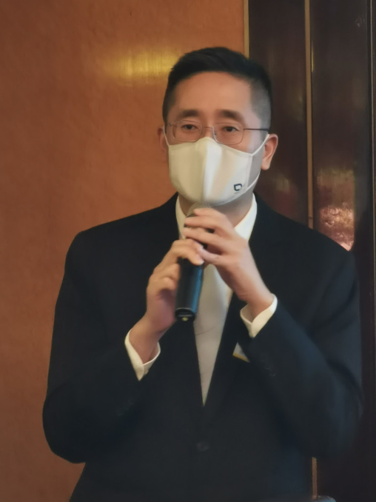 陳百里副局長分享政府《施政報告》有關商經局措施的重點。