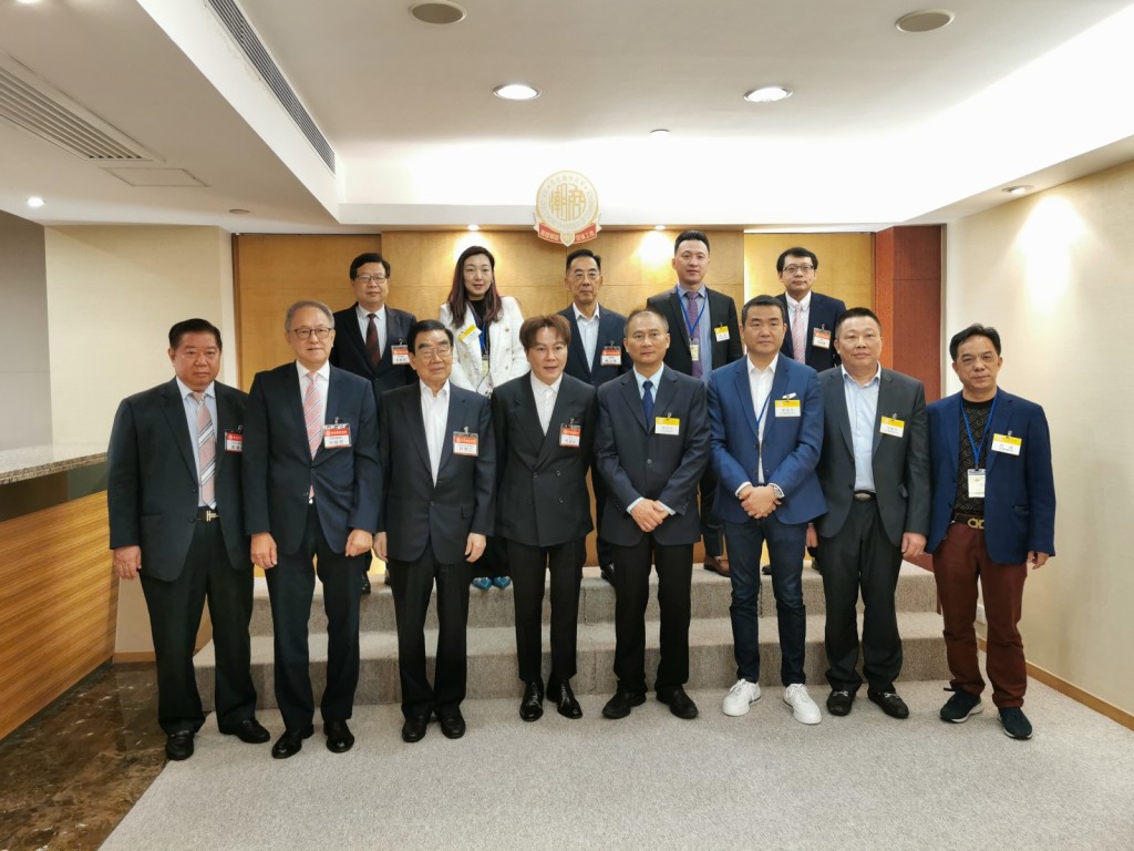 賓主在8樓會議室合照
