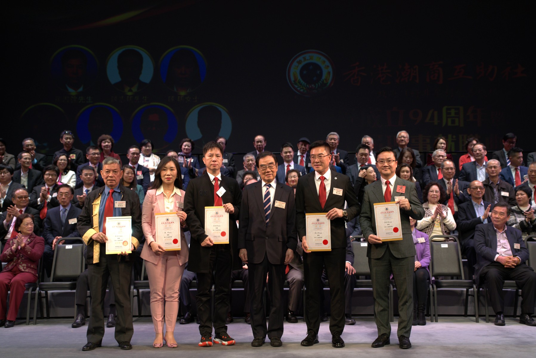 5.本會永遠名譽會長許學之（右三）為常務會董兼青委主任陳楚冠（右一）頒發超商互助社副理事長聘書