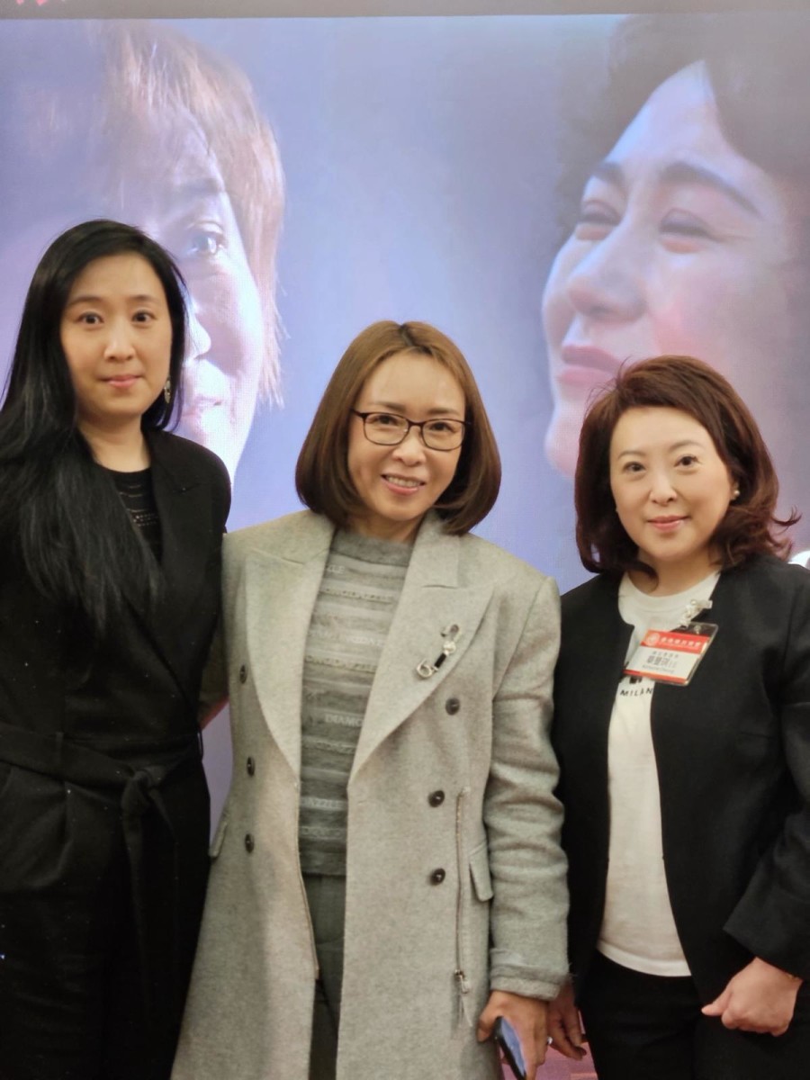 7. 左起：汕總婦委主任林淑怡、演講嘉賓黃蓓、商會婦委主任章曼琪