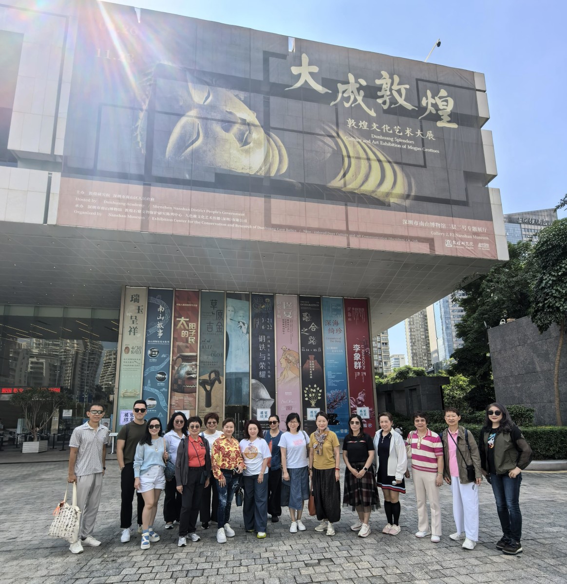 在南山博物館門前合照