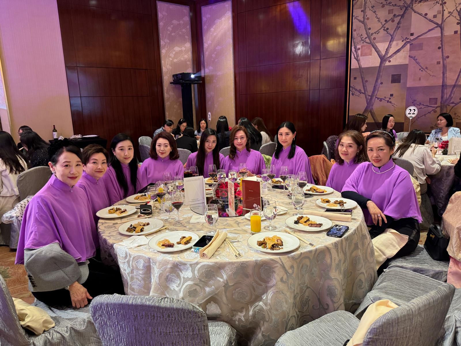 左起：劉洪文燕、林趣玲、林淑怡、章曼琪、林秀鳳、李麗雯、楊啟之、龔雅璇