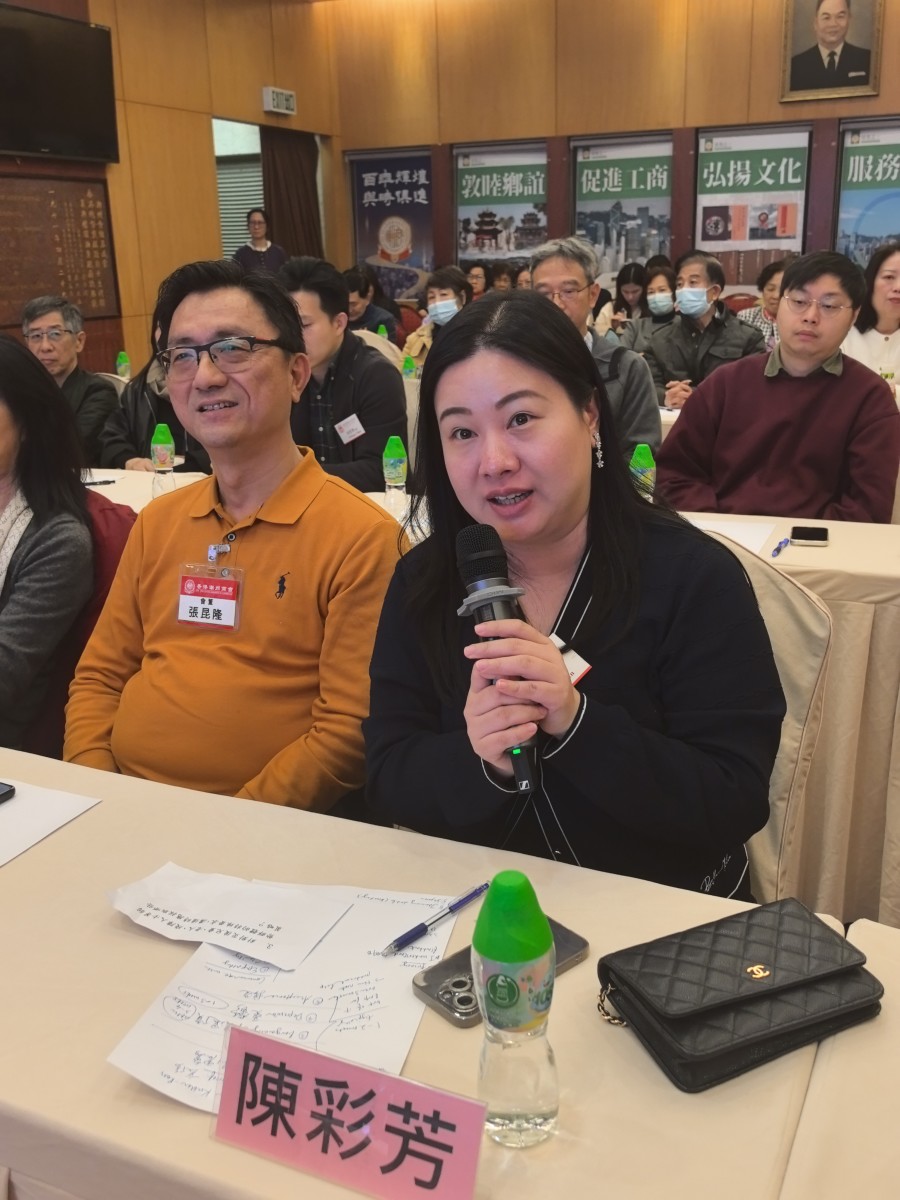 陳彩芳青委（右）提問