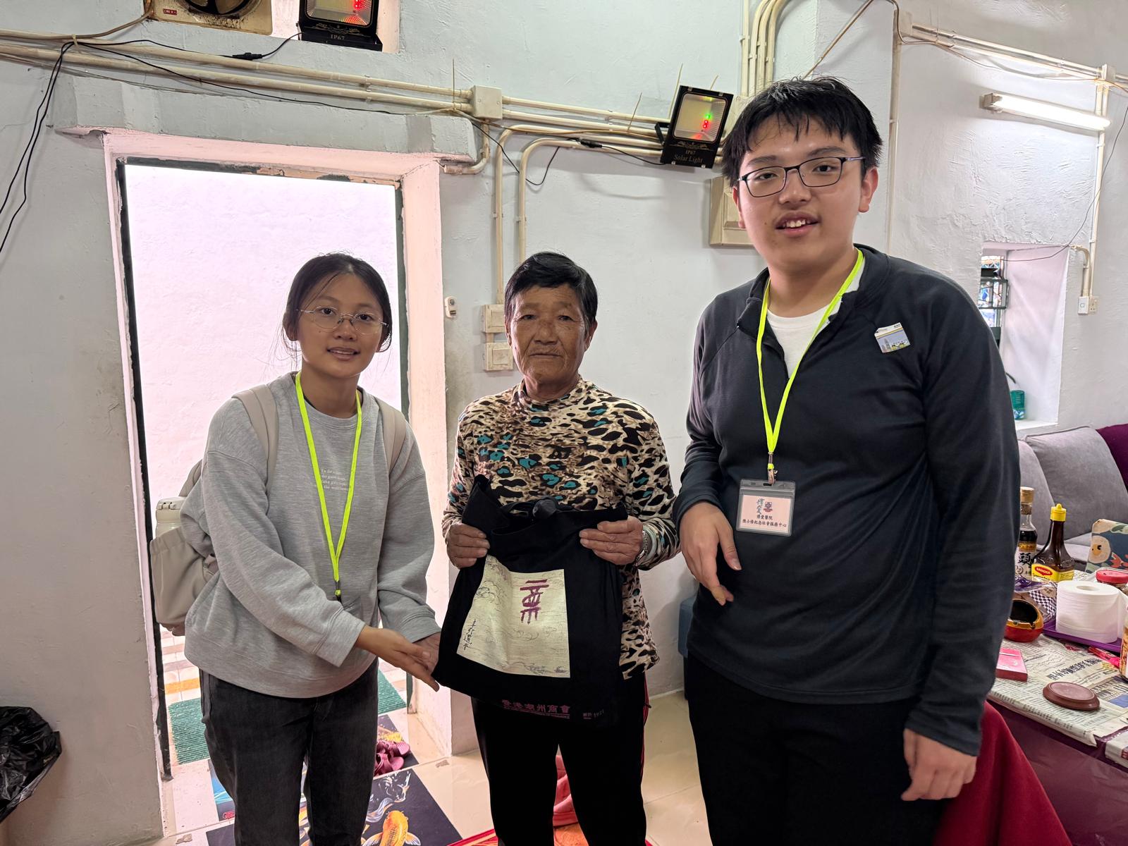 香港大學學生義工探訪梅窩長者5