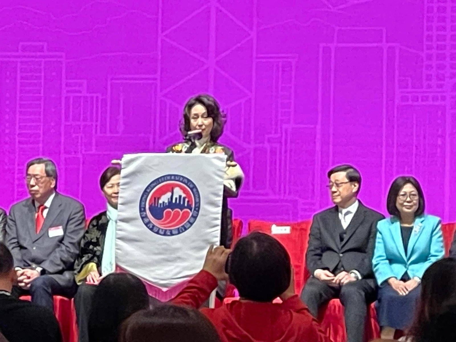香港婦協主席何超瓊致辭